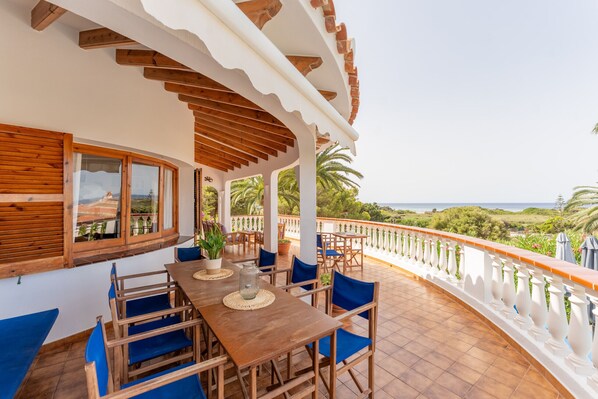 Outdoor dining - Villa GALERA (Son Bou)