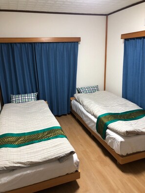 5 bedrooms, desk, iron/ironing board, free WiFi