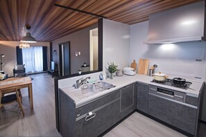 Fridge, microwave, cookware/dishes/utensils - Travel TimeTamade Higashi4 min to subway stationgrand new housemax 8ppl - Tamade East / Osaka Ōsaka (Osaka)