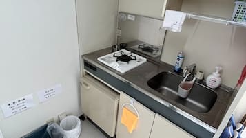 Fridge, microwave, stovetop, cookware/dishes/utensils