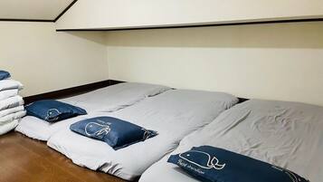 2 habitaciones, escritorio, tabla de planchar con plancha y wifi gratis