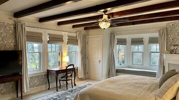 10 chambres, bureau, fer et planche à repasser, lit parapluie