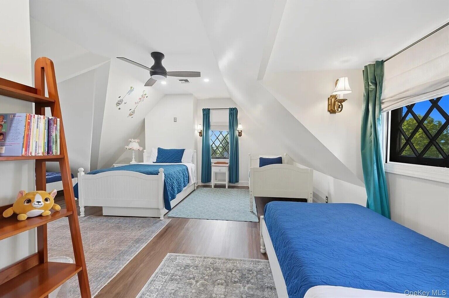 10 Schlafzimmer, Schreibtisch, Bügeleisen/Bügelbrett, Reisekinderbett