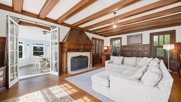 TV connectée, jeux vidéo, lecteur de DVD, table de tennis de table