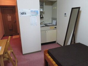 1 bedroom, desk, free WiFi, bed sheets