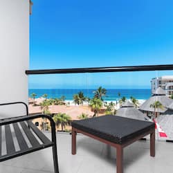 Deluxe Room King | 1 bedroom, premium bedding, in-room safe, laptop workspace