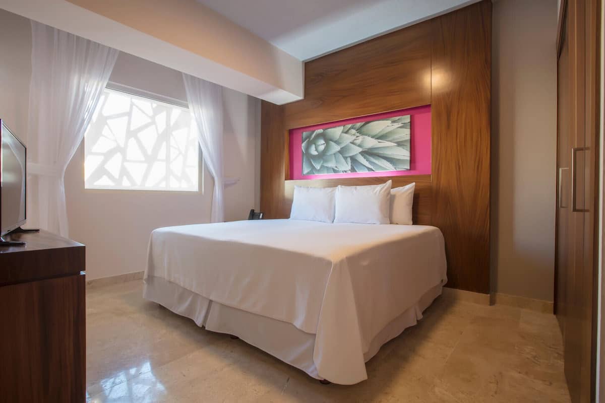1 bedroom, premium bedding, in-room safe, laptop workspace