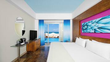 Altitude Junior Suite Swimout Ocean Front King | In-room safe, blackout curtains, iron/ironing board, free WiFi