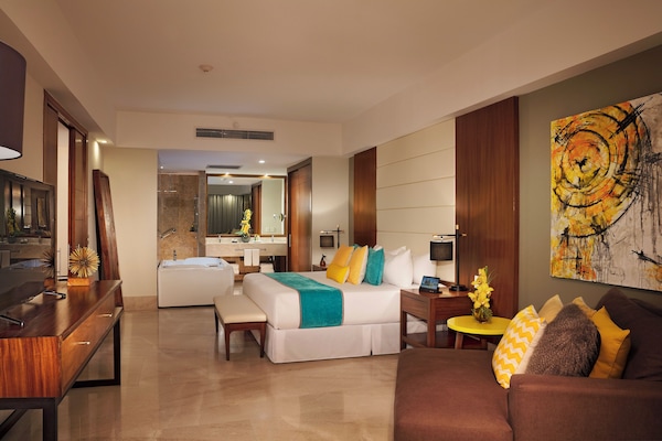 Altitude Presidential Suite Ocean View | Bathroom | Shower, rainfall showerhead, hair dryer, bathrobes