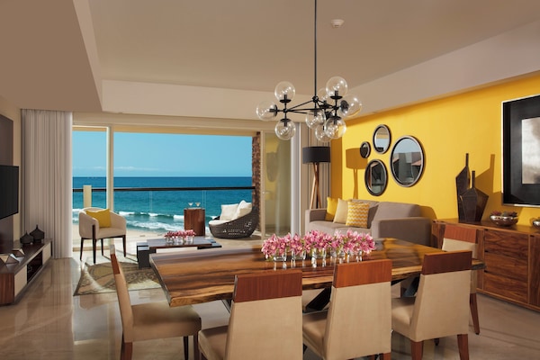 Altitude Presidential Suite Ocean View | In-room safe, desk, blackout drapes, iron/ironing board