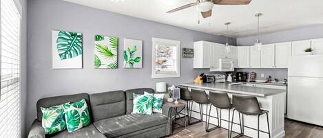 Smart TV, fireplace