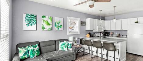 Smart TV, fireplace