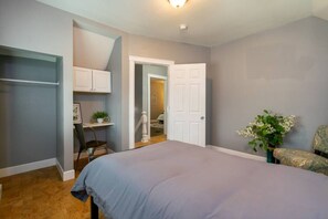 4 bedrooms, desk, iron/ironing board, travel crib