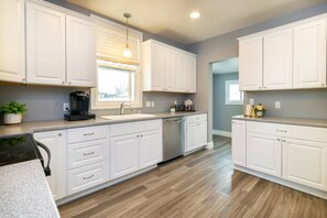 Réfrigérateur, micro-ondes, four