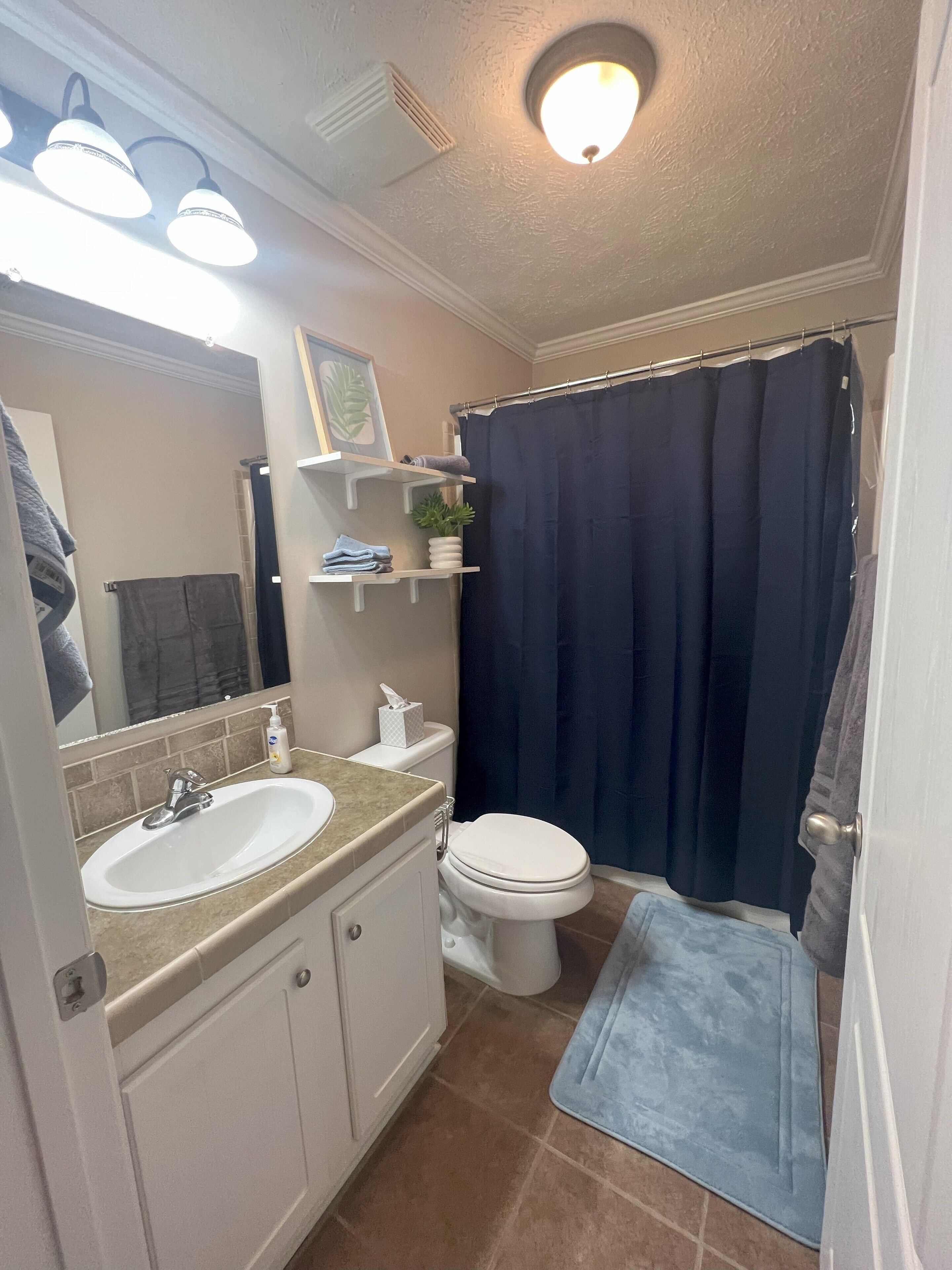 Newly Furnished Townhome-8 minutes to the beach