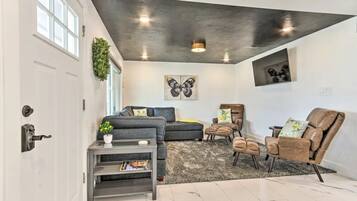 Smart TV, fireplace, DVD player