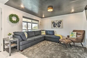 Smart TV, fireplace, DVD player