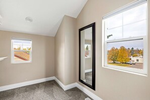 Interior - Luxury Great Falls Retreat | Hot Tub | W & R (Great Falls)