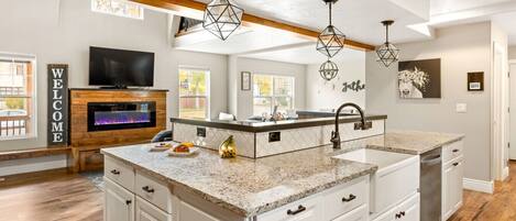 雪櫃、微波爐、焗爐、洗碗機