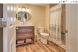Hair dryer - Designer Cottage Retreat | Walkable Downtown | W & R (Great Falls)
