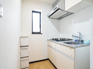 Frigorífic, microones i placa de cuina