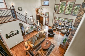 Smart TV, fireplace, ping pong - Private Lux Mtn Estate*Hot tub* (Woodland Park)