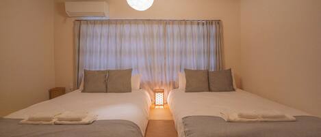 3 室のベッドルーム、デスク、WiFi (無料)、ベッドシーツ