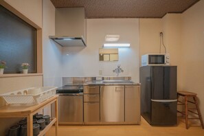 Fridge, microwave, cookware/dishes/utensils - Narumanoyado / Kyoto Kyōto (Kyoto)