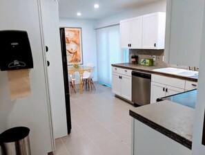 Private kitchen - Walk to Track Casino Huge covered parking1 story (Hot Springs)