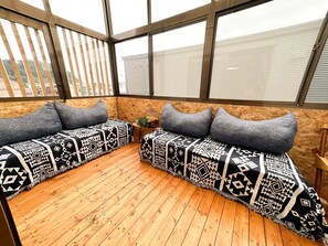 المنشأة من الداخل