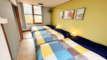 4 bedrooms, desk, iron/ironing board, free WiFi