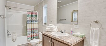 Pet-Friendly Home ~ 10 Mi to Hocking Hills!