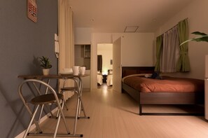 2 soverom, skrivebord, strykejern/-brett og wi-fi (inkludert)