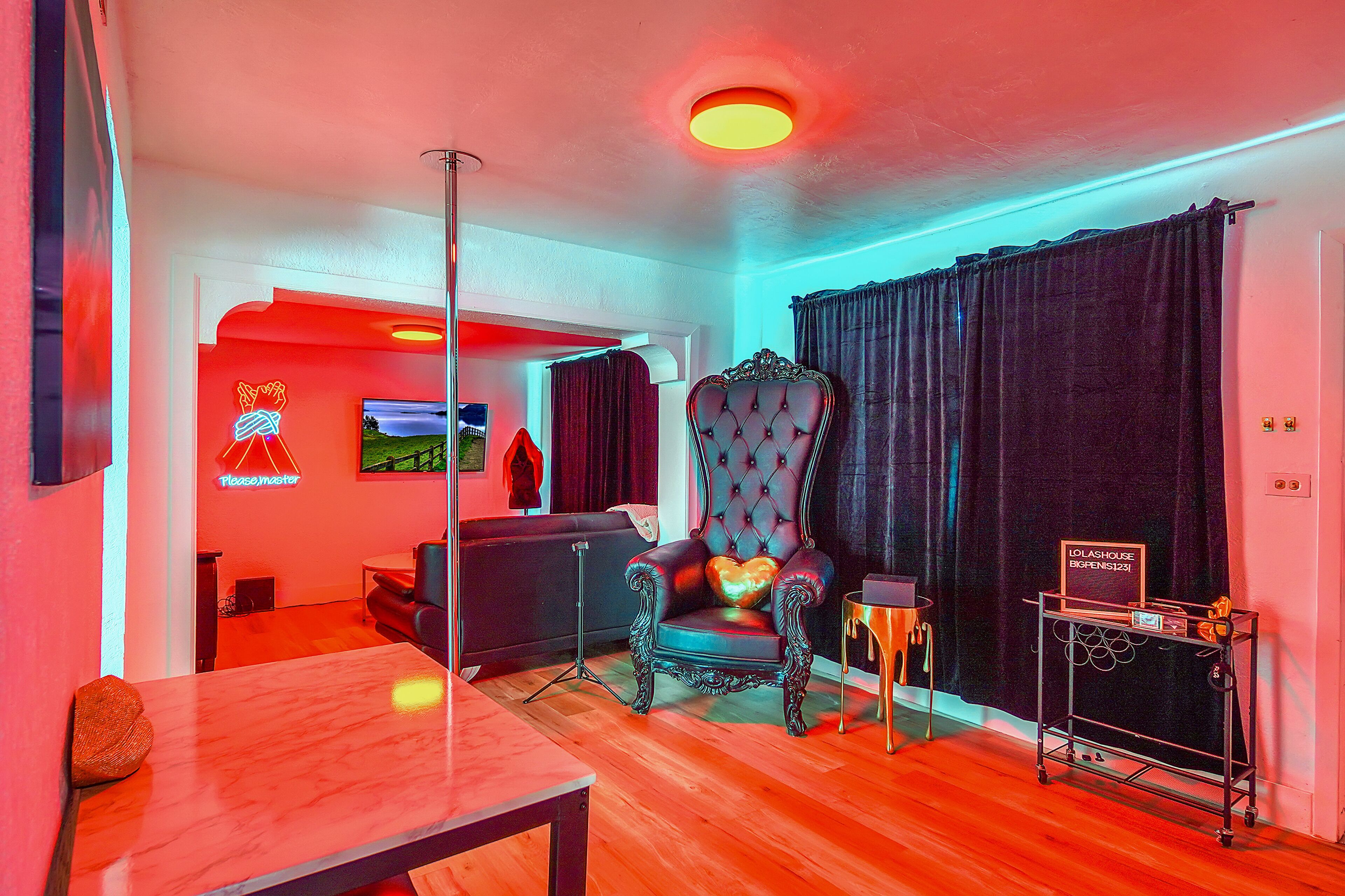 Una Smart TV, una biblioteca de música