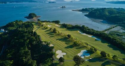 Twostory twin villa with half board Golf course / Takehara Hiroshima