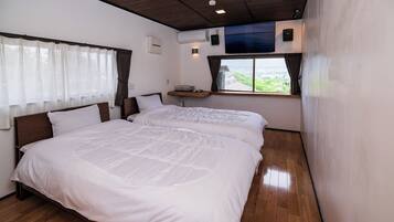 4 bedrooms, desk, free WiFi, bed sheets