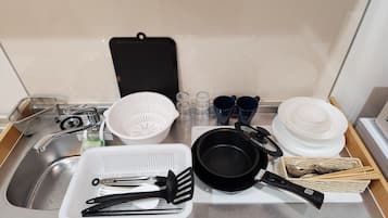 Fridge, microwave, stovetop, cookware/dishes/utensils