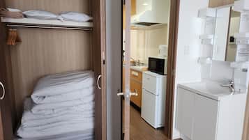 1 bedroom, desk, free WiFi, bed sheets