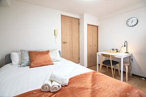 1 quarto, escrivaninha, Wi-Fi de cortesia, roupa de cama