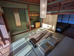 5 bedrooms, desk, free WiFi, bed sheets