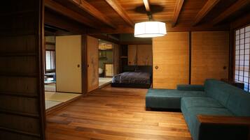 5 室のベッドルーム、デスク、WiFi (無料)、ベッドシーツ