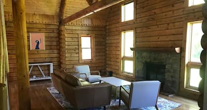 Hudson Valley, Rhinbeck, pristine log home with over 8 acres of land!