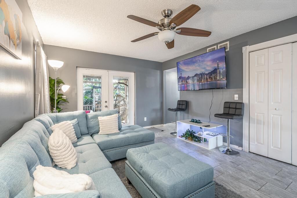 Walk to Restaurants/Breweries! Beach 2 Miles Away!