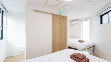 1 bedroom, desk, free WiFi, bed sheets