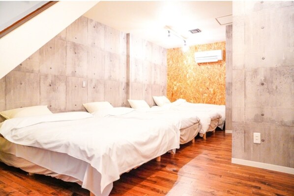 1 bedroom, desk, free WiFi, bed sheets