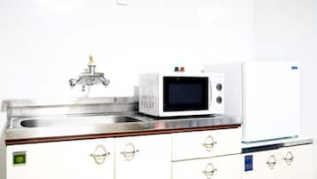 冰箱、微波炉、炉灶