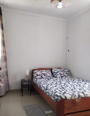 2 chambres, fer et planche à repasser, Wi-Fi, draps fournis