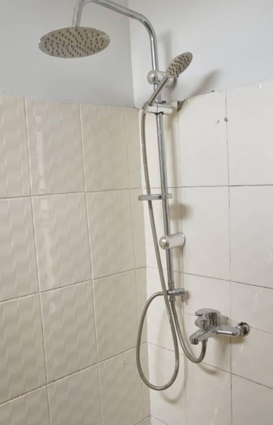 Hårtork, handdukar, tvål och toalettpapper