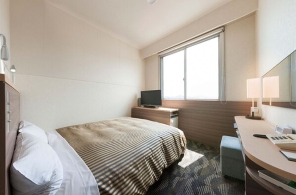 1 室のベッドルーム、デスク、アイロン / アイロン台、WiFi (無料)