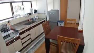 Fridge, microwave, stovetop, cookware/dishes/utensils
